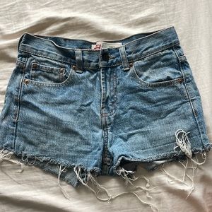 Levi’s shorts women’s 26 w 26 L